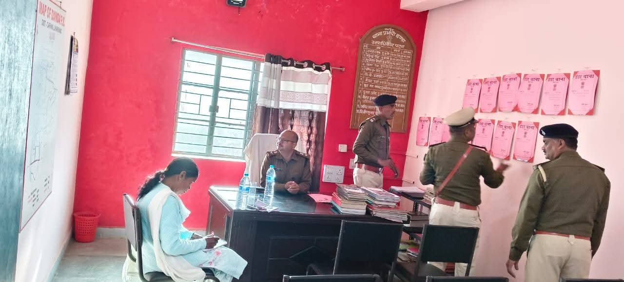 पुलिस अधीक्षक अमन कुमार ने डंडा थाना का किया निरीक्षण, कार्यप्रणाली पर दिए निर्देश पुलिस अधीक्षक अमन कुमार ने डंडा थाना का किया निरीक्षण, कार्यप्रणाली पर दिए निर्देश