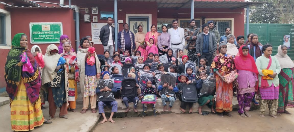 बेरमो एसडीओ मुकेश मछुआ अपने परिवार के साथ माहेर संस्था पहुंचे बेरमो एसडीओ मुकेश मछुआ अपने परिवार के साथ माहेर संस्था पहुंचे