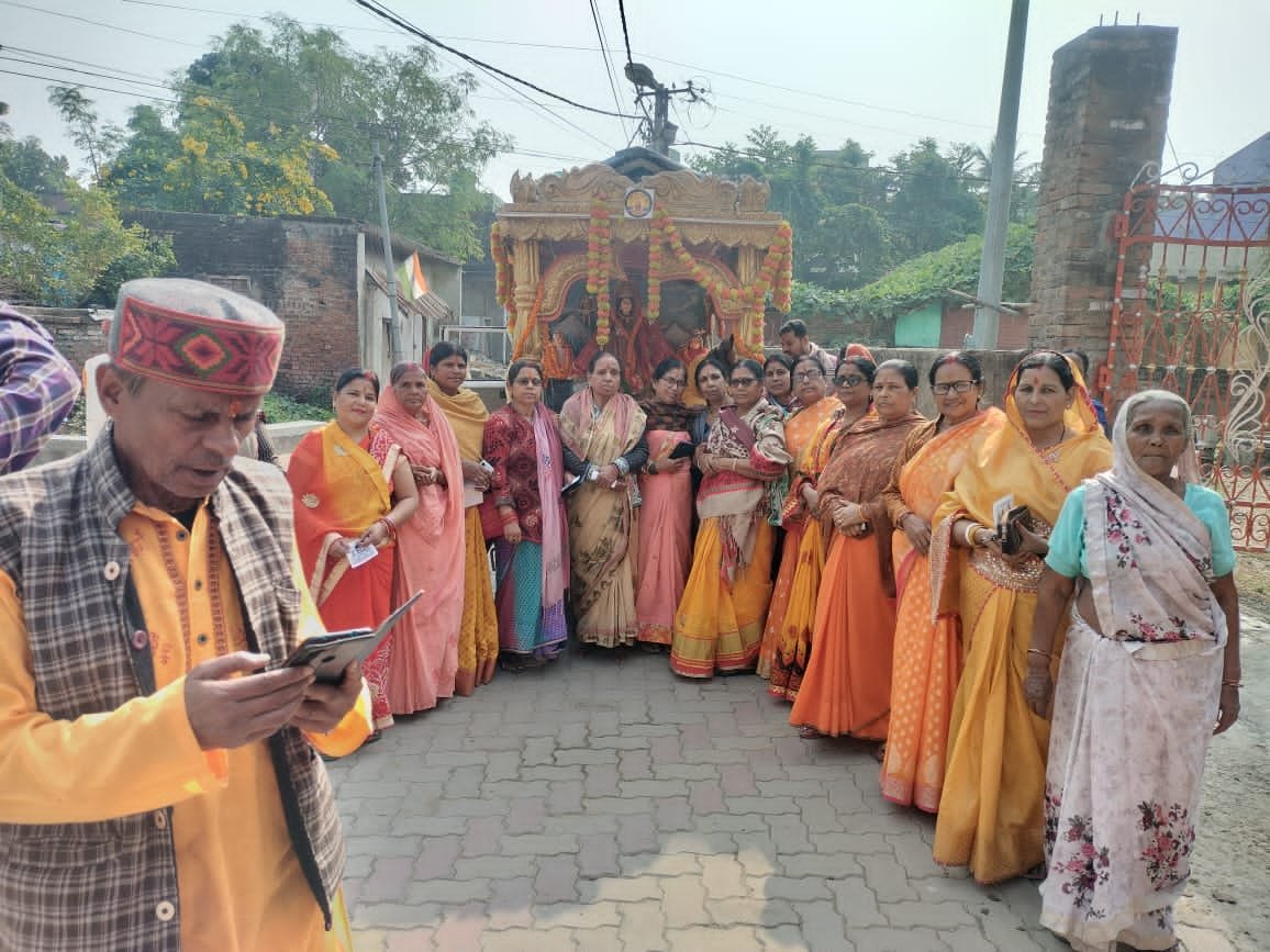 बरहरवा:अखंड ज्योति कलश रथ का नगर भ्रमण, श्रद्धालुओं ने किया पूजन-दर्शन बरहरवा:अखंड ज्योति कलश रथ का नगर भ्रमण, श्रद्धालुओं ने किया पूजन-दर्शन
