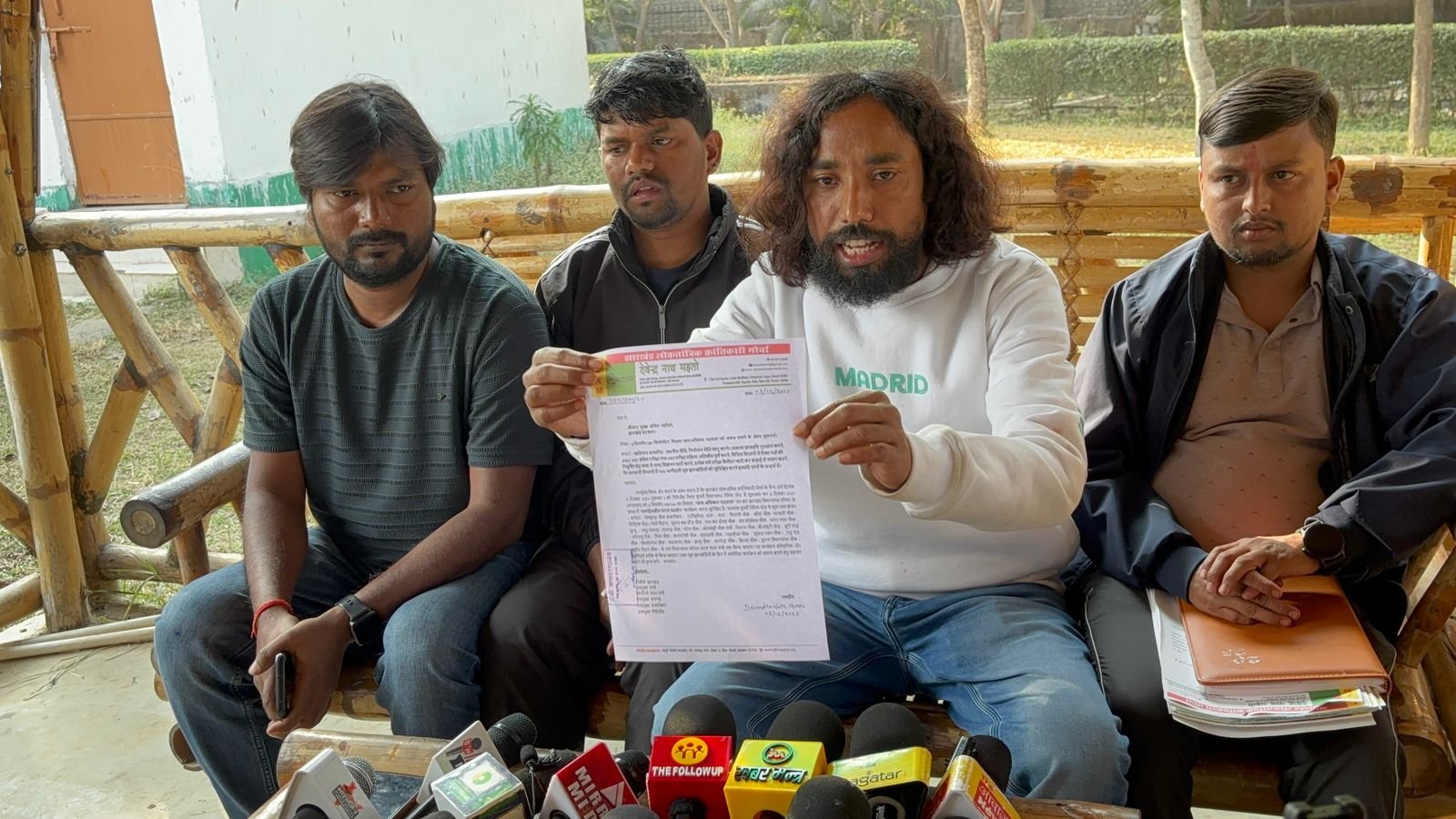 खतियान व छात्रों के मांग को लेकर आंदोलन तय : देवेंद्र नाथ महतो। खतियान व छात्रों के मांग को लेकर आंदोलन तय : देवेंद्र नाथ महतो।