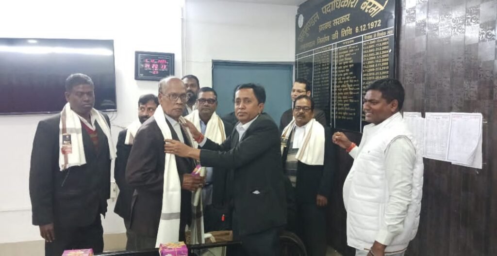 तेनुघाट:अधिवक्ता दिवस सह दिव्यांग दिवस पर दिव्यांग अधिवक्ताओं का सम्मान