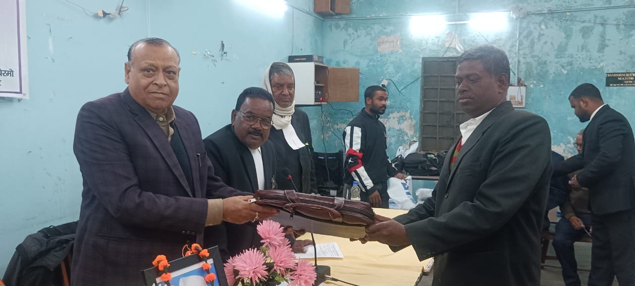 तेनुघाट:प्रथम राष्ट्रपति डॉ.राजेंद्र प्रसाद की जयंती पर अधिवक्ता दिवस और अंतर्राष्ट्रीय दिव्यांग दिवस मनाया गया
