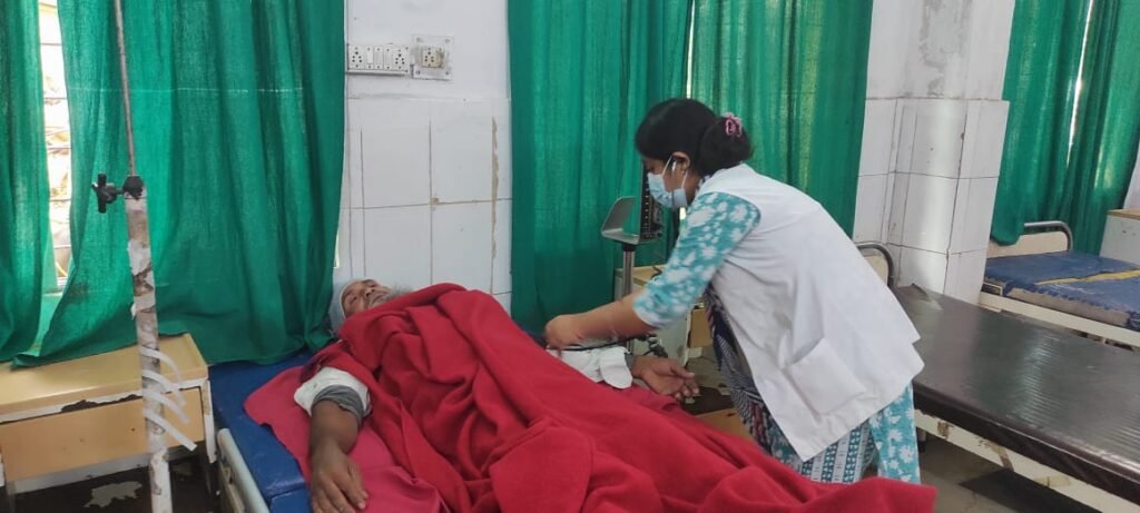 सांप काटने से वृद्ध मूर्छित