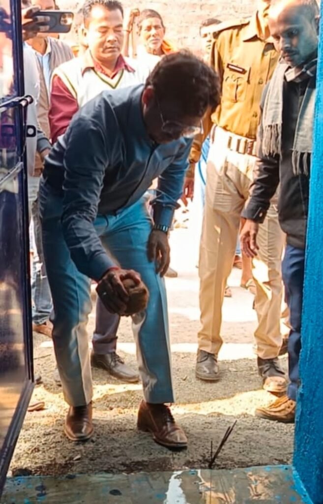 डिहारी ग्राम में उपायुक्त ने किया जलमिनर का उद्घाटन। डिहारी ग्राम में उपायुक्त ने किया जलमिनर का उद्घाटन।