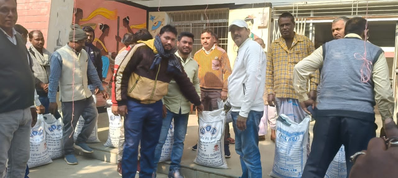 बिरसा फसल विस्तार योजना के तहत किसानों के बीच चना बीज वितरण बिरसा फसल विस्तार योजना के तहत किसानों के बीच चना बीज वितरण