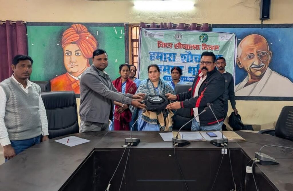 जल जांच हेतु जल सहियाओं को प्रशिक्षण, फील्ड टेस्ट किट का वितरण जल जांच हेतु जल सहियाओं को प्रशिक्षण, फील्ड टेस्ट किट का वितरण