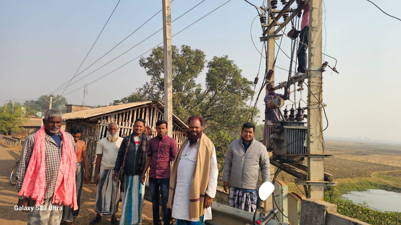 बढ़ताल्लाह ग्राम में जला ट्रांसफॉर्मर बदला,24 घंटे में बहाल हुई बिजली आपूर्तिग्रामीणों में खुशी का माहौल बढ़ताल्लाह ग्राम में जला ट्रांसफॉर्मर बदला,24 घंटे में बहाल हुई बिजली आपूर्तिग्रामीणों में खुशी का माहौल