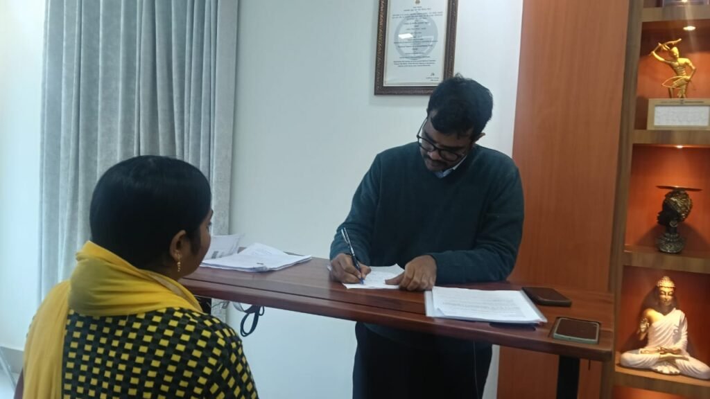 जन शिकायत निवारण में उपायुक्त ने सुनी ग्रामीणों की समस्या,निदान को लेकर दिए कई आवश्यक व उचित दिशा-निर्देश जन शिकायत निवारण में उपायुक्त ने सुनी ग्रामीणों की समस्या,निदान को लेकर दिए कई आवश्यक व उचित दिशा-निर्देश
