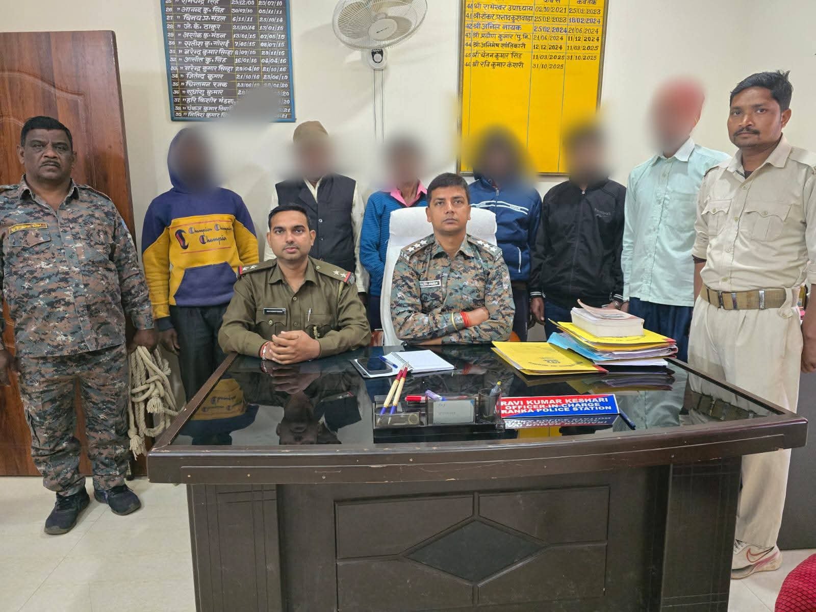 गढ़वा में वारंट व कुर्की आदेशों के अनुपालन के लिए सघन छापामारी, 18 अपराधी गिरफ्तार
