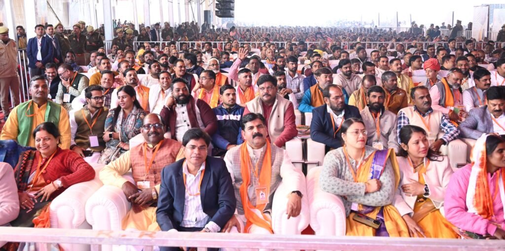 बाराबंकी में ‘खेती की बात खेत पर’ कार्यक्रम का शुभारंभ, प्रगतिशील किसानों को किया गया सम्मानित बाराबंकी में ‘खेती की बात खेत पर’ कार्यक्रम का शुभारंभ, प्रगतिशील किसानों को किया गया सम्मानित