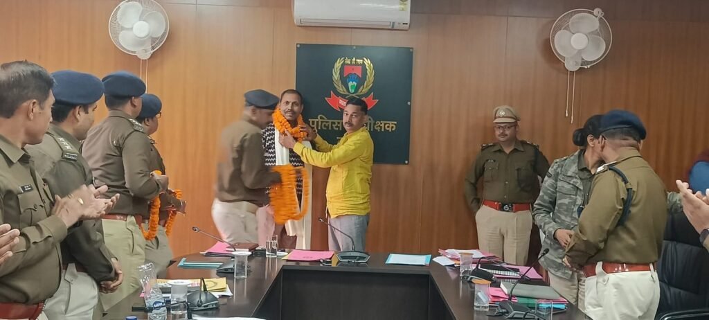 गढ़वा में मासिक अपराध गोष्ठी आयोजित, लंबित कांडों के त्वरित निष्पादन व सघन चेकिंग पर पुलिस अधीक्षक का जोर