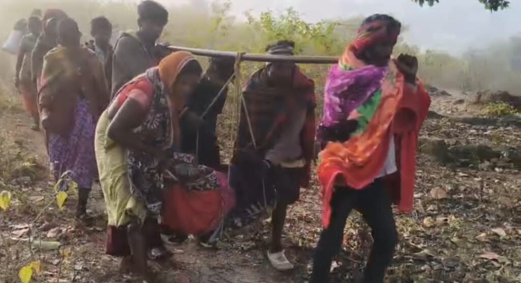 सड़क के अभाव में गर्भवती महिला की मौत, सिस्टम पर खड़े हुए गंभीर सवाल