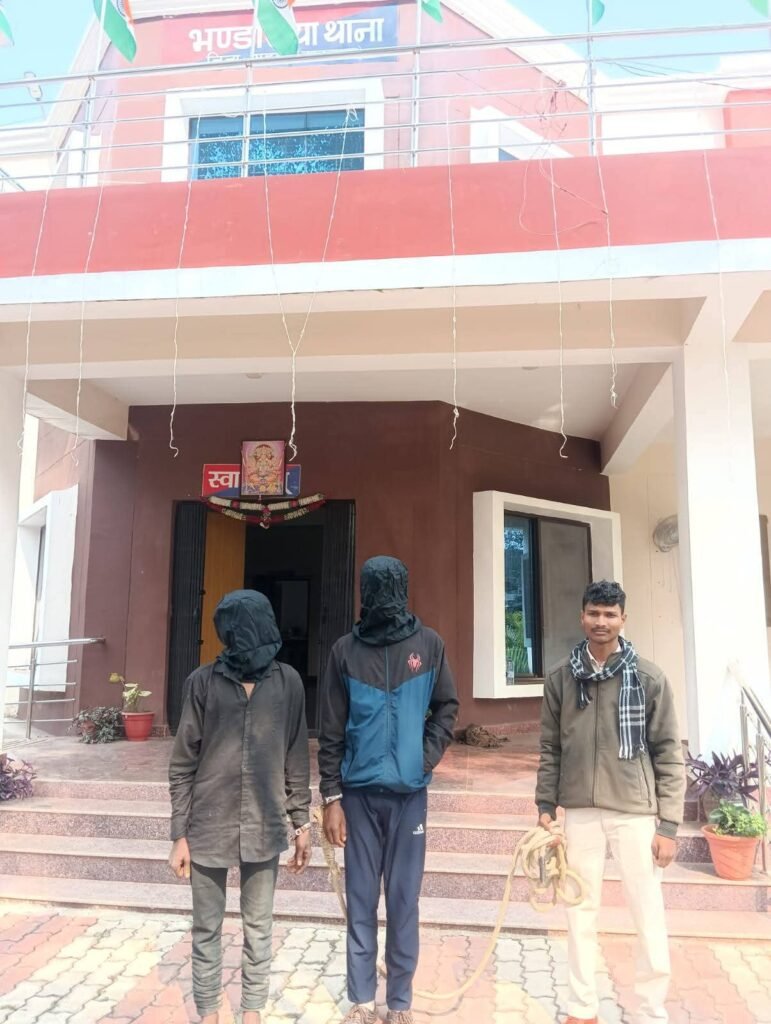 भंडरिया में चोरी का 12 घंटे में खुलासा, दो आरोपी गिरफ्तार, चोरी का सामान बरामद भंडरिया में चोरी का 12 घंटे में खुलासा, दो आरोपी गिरफ्तार, चोरी का सामान बरामद