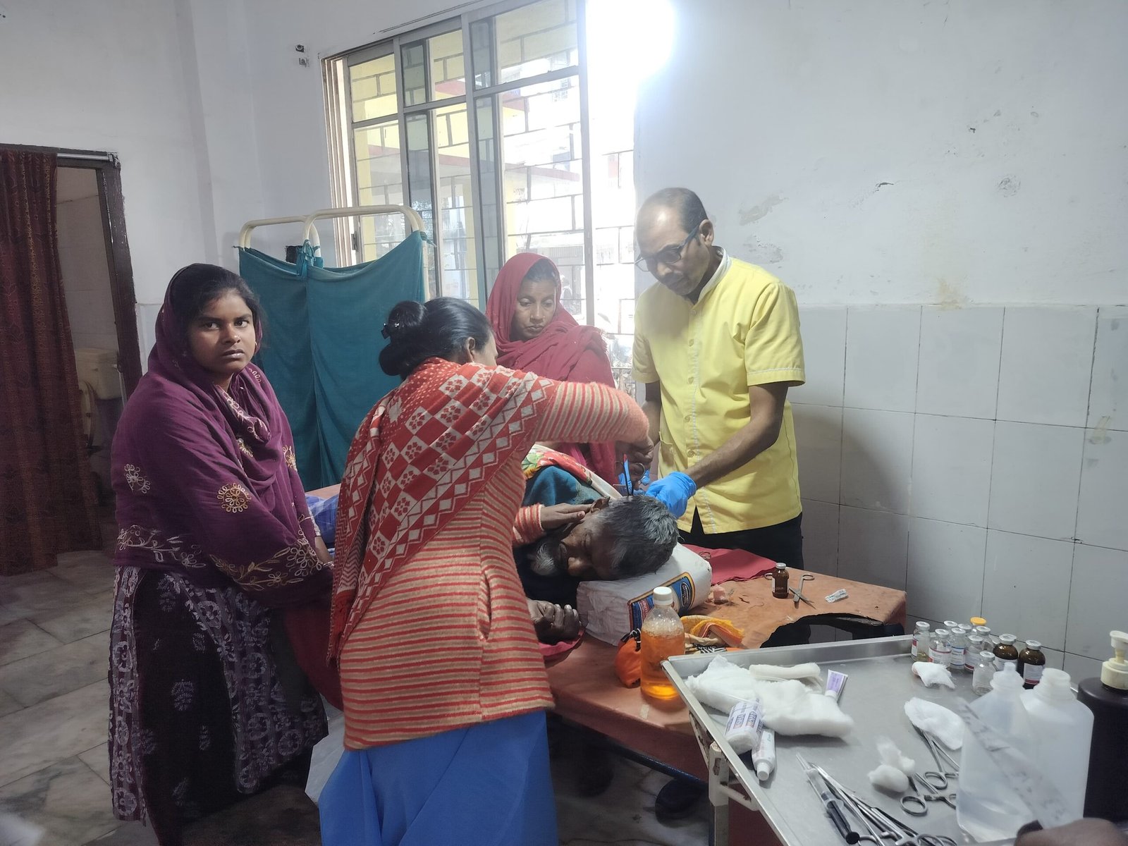 धान थ्रेशर के भूसे को लेकर दो पक्षों में मारपीट, आठ घायल