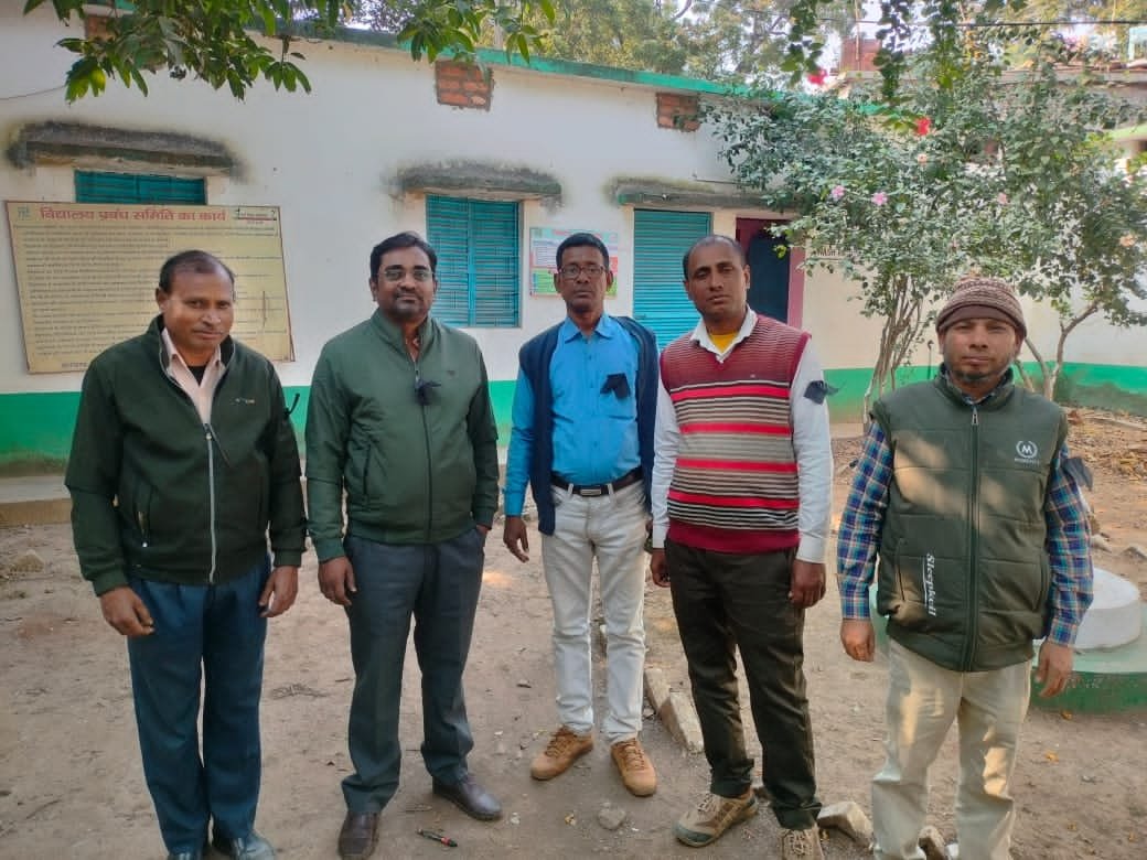 बीआरपी-सीआरपी ने काला बिल्ला लगाकर किया कार्य बीआरपी-सीआरपी ने काला बिल्ला लगाकर किया कार्य