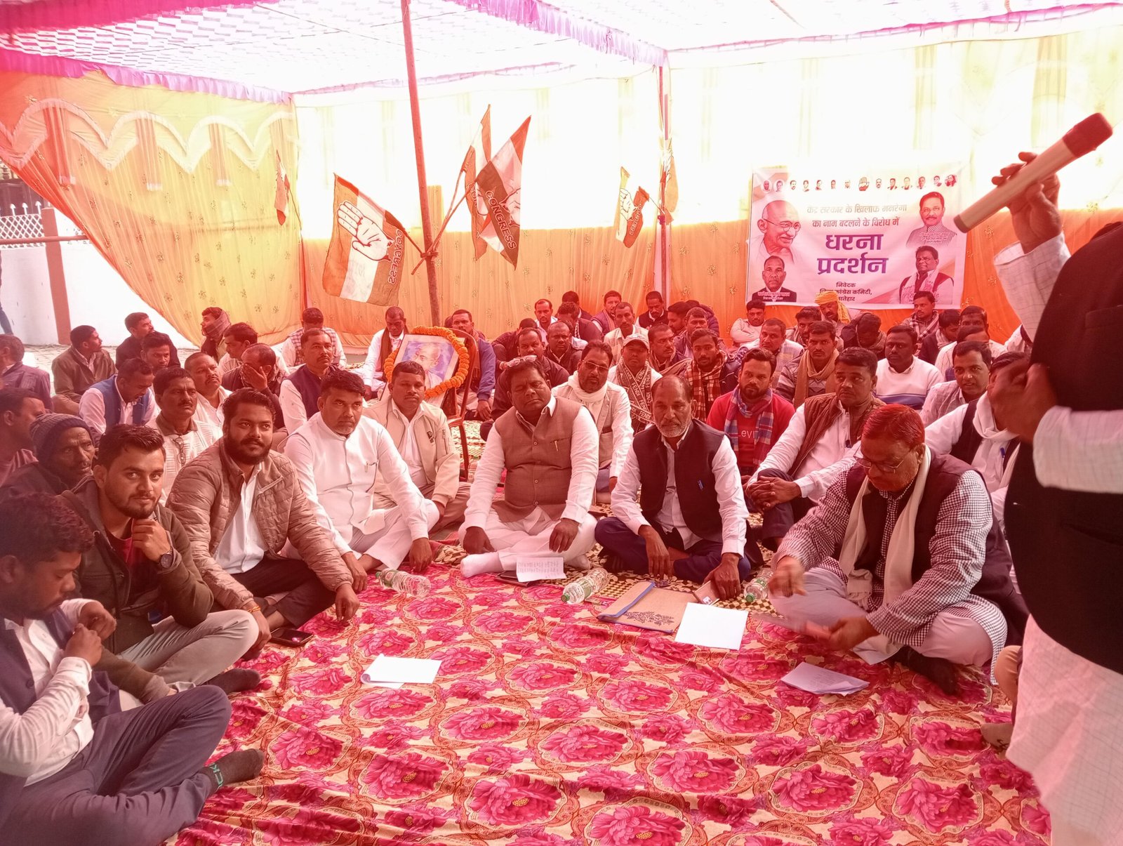 मनरेगा का नाम बदलने के विरोध में कांग्रेस का धरना, विधायक रामचंद्र सिंह बोले—जनहित से भटकाने की साजिश मनरेगा का नाम बदलने के विरोध में कांग्रेस का धरना, विधायक रामचंद्र सिंह बोले—जनहित से भटकाने की साजिश