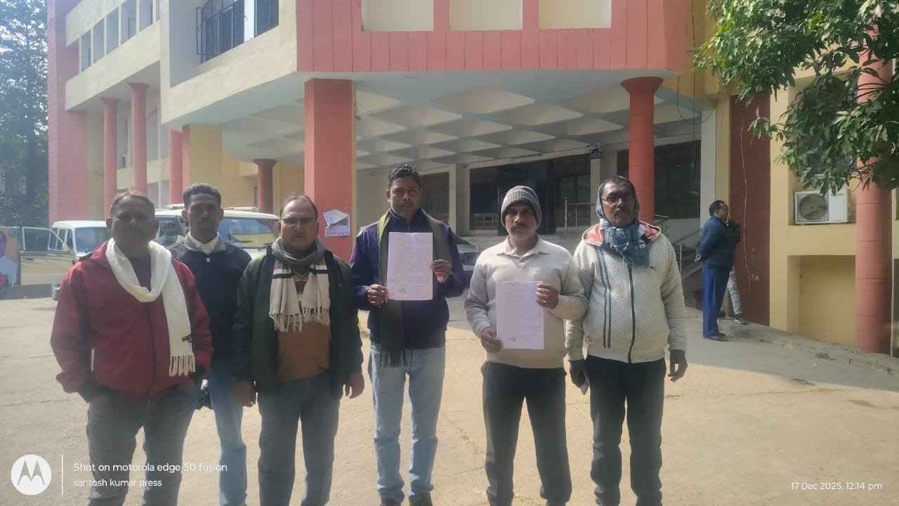 सरकारी भूमि पर हो रहा है स्टेडियम निर्माण, ग्रामीणों ने विरोध की खबरों को किया खारिज सरकारी भूमि पर हो रहा है स्टेडियम निर्माण, ग्रामीणों ने विरोध की खबरों को किया खारिज