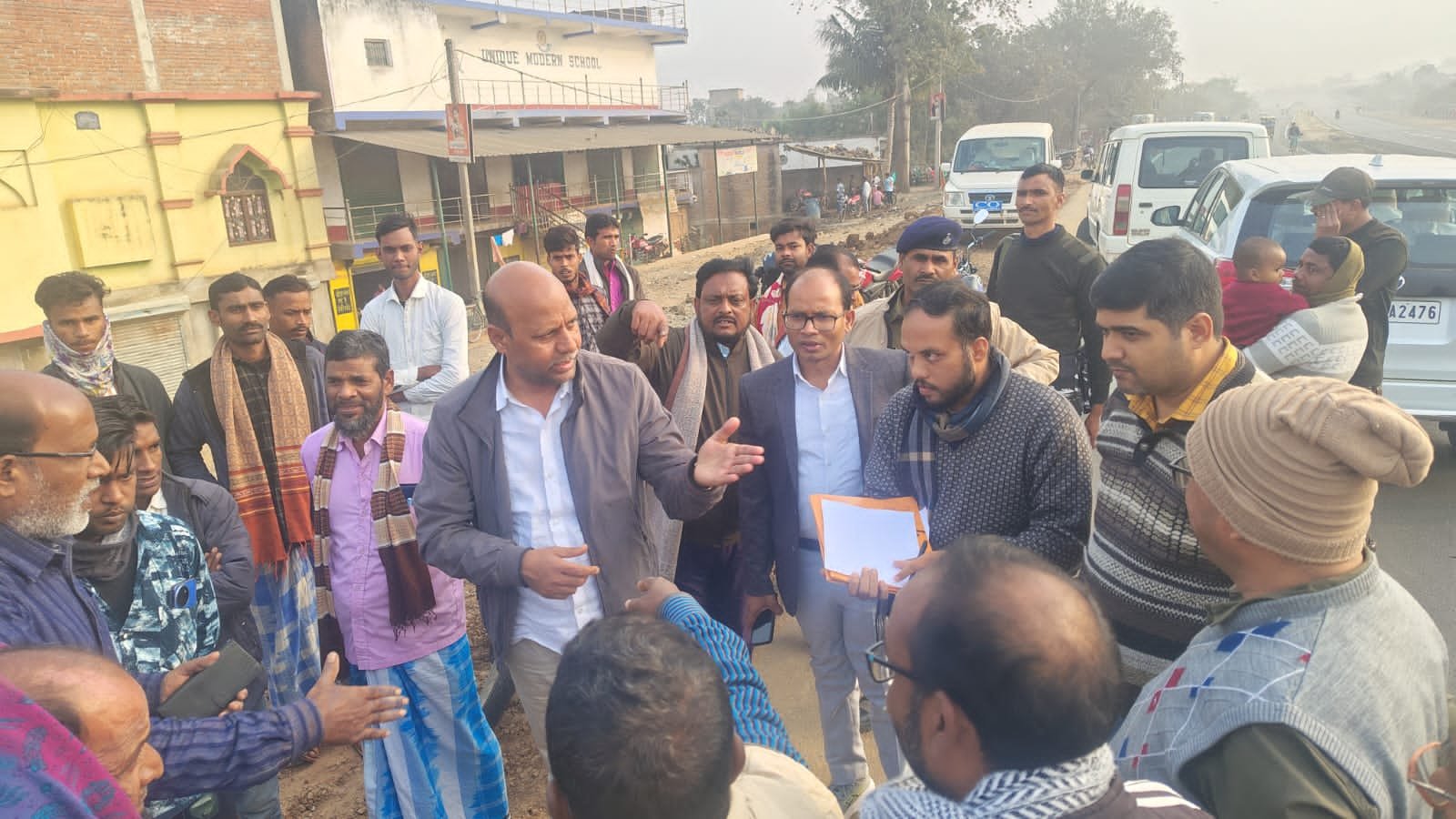 निर्माणाधीन फोर लेन पर लोगों के समस्याओं से अवगत हुए विधायक,दिया निष्पादन करने का निर्देश निर्माणाधीन फोर लेन पर लोगों के समस्याओं से अवगत हुए विधायक,दिया निष्पादन करने का निर्देश