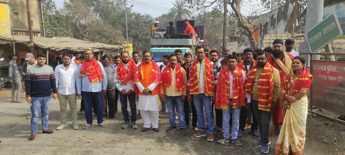 शमशान काली पूजा को लेकर की 501 कन्याओं के साथ निकली भव्य कलश यात्रा शमशान काली पूजा को लेकर की 501 कन्याओं के साथ निकली भव्य कलश यात्रा