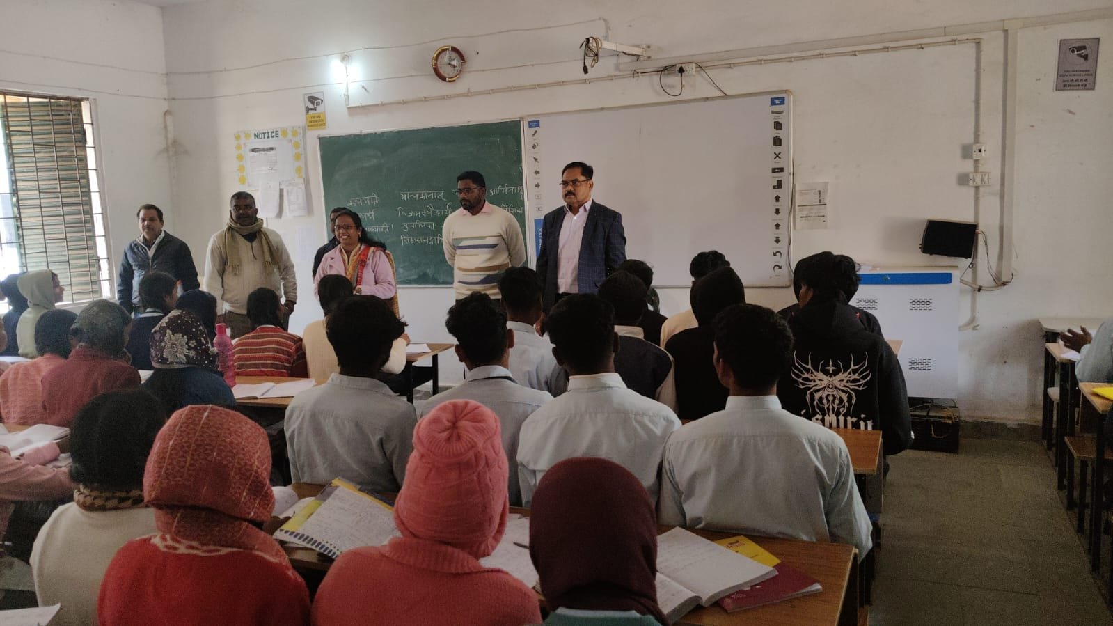 मैट्रिक:इंटर परीक्षा में शत-प्रतिशत बेहतर परिणाम को लेकर डीडीसी ने एसएस हाई स्कूल घाघरा का किया निरीक्षण मैट्रिक:इंटर परीक्षा में शत-प्रतिशत बेहतर परिणाम को लेकर डीडीसी ने एसएस हाई स्कूल घाघरा का किया निरीक्षण