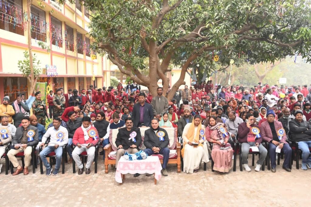 गोमिया में लोयोला इंग्लिश मीडियम स्कूल की वार्षिक प्रदर्शनी में शामिल हुए मंत्री योगेंद्र प्रसाद महतो