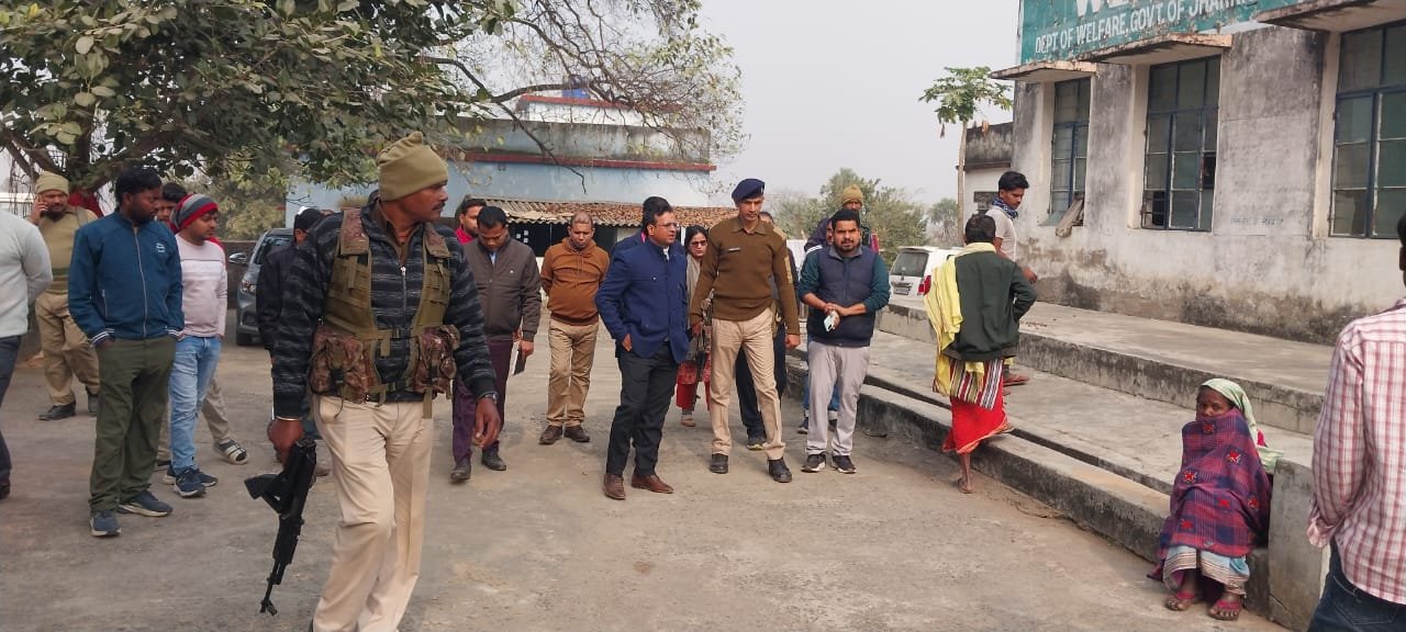 उपायुक्त ने बांझी आवासीय विद्यालय के जर्जर भवन का लिया जायजा उपायुक्त ने बांझी आवासीय विद्यालय के जर्जर भवन का लिया जायजा