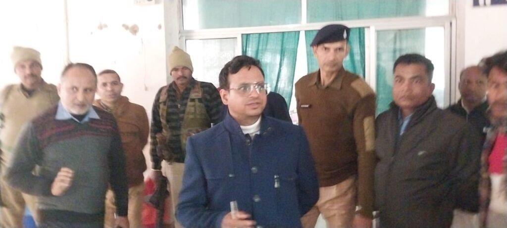 उपायुक्त ने बांझी आवासीय विद्यालय के जर्जर भवन का लिया जायजा उपायुक्त ने बांझी आवासीय विद्यालय के जर्जर भवन का लिया जायजा