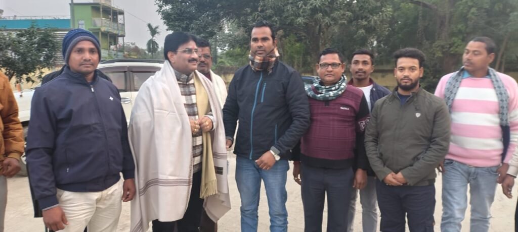 यूके हाउस ऑफ़ लॉर्ड्स में सम्मानित होने के बाद भाजपा राष्ट्रीय मंत्री बजरंगी प्रसाद यादव का राजमहल आगमन, कार्यकर्ताओं ने किया भव्य स्वागत