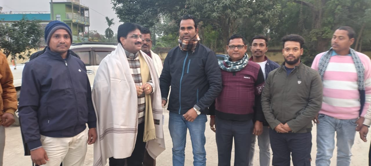 यूके हाउस ऑफ़ लॉर्ड्स में सम्मानित होने के बाद भाजपा राष्ट्रीय मंत्री बजरंगी प्रसाद यादव का राजमहल आगमन, कार्यकर्ताओं ने किया भव्य स्वागत यूके हाउस ऑफ़ लॉर्ड्स में सम्मानित होने के बाद भाजपा राष्ट्रीय मंत्री बजरंगी प्रसाद यादव का राजमहल आगमन, कार्यकर्ताओं ने किया भव्य स्वागत