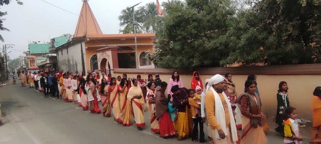 नीलकोठी स्थित काठिया बाबा आश्रम में धूमधाम से मनाया गया गुरु महाराज का 18वां तिरोभाव उत्सव नीलकोठी स्थित काठिया बाबा आश्रम में धूमधाम से मनाया गया गुरु महाराज का 18वां तिरोभाव उत्सव