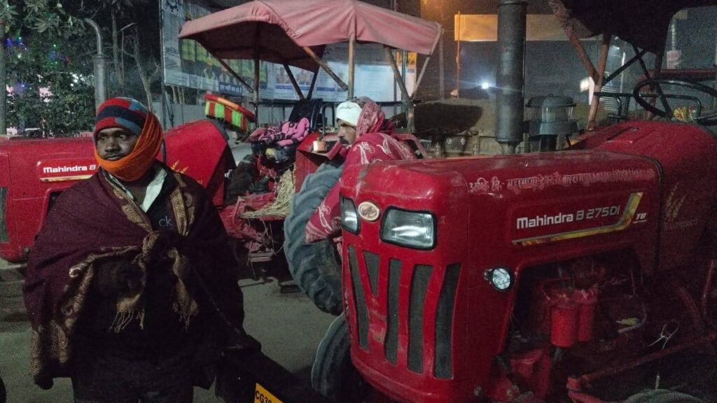 गढ़वा में अवैध बालू कारोबार पर सख्ती, एसडीएम की रातभर छापेमारी में सात ट्रैक्टर जब्त