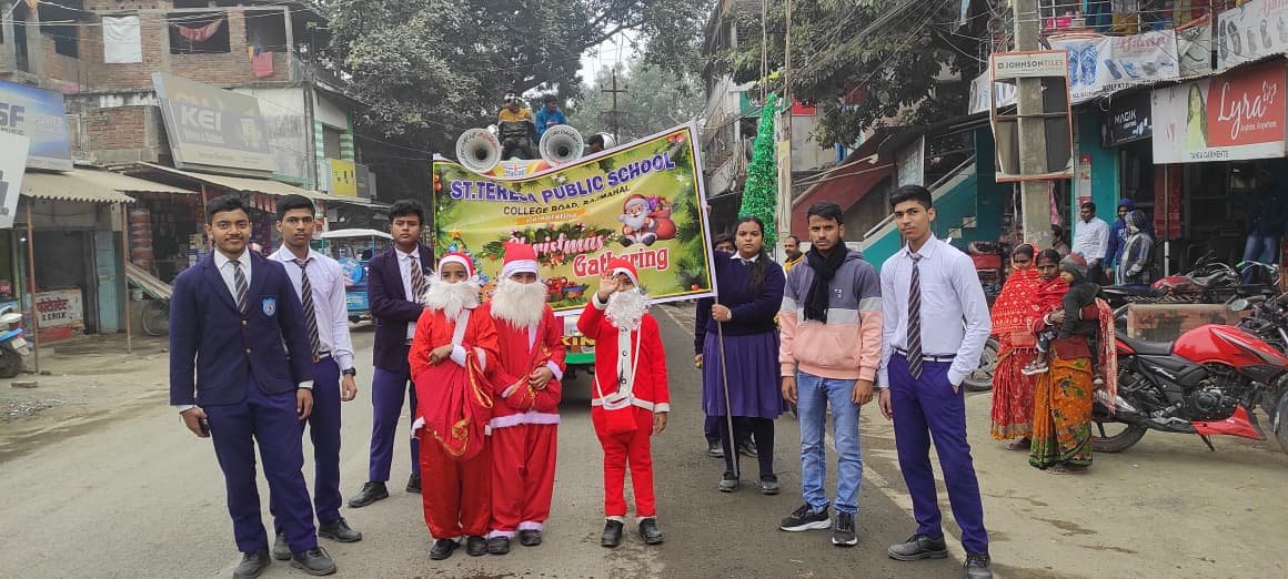 संत टेरेसा पब्लिक स्कूल के छात्रों ने निकाला भव्य क्रिसमस जुलूस, दिया खुशी और शांति का संदेश संत टेरेसा पब्लिक स्कूल के छात्रों ने निकाला भव्य क्रिसमस जुलूस, दिया खुशी और शांति का संदेश