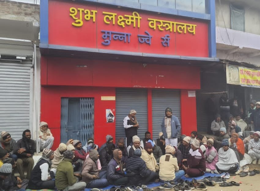 विशुनपुरा बाजार में 50 लाख की चोरी से व्यापारियों में आक्रोश, दूसरे दिन भी बाजार बंद, धरना जारी विशुनपुरा बाजार में 50 लाख की चोरी से व्यापारियों में आक्रोश, दूसरे दिन भी बाजार बंद, धरना जारी