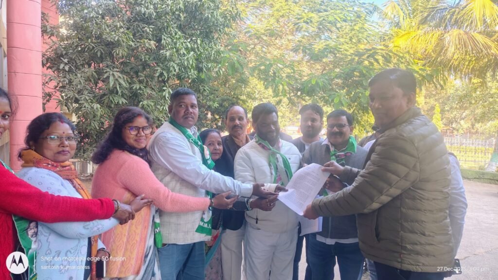 मनरेगा का नाम बदलकर VB-G RAM G किए जाने के विरोध में झामुमो का एक दिवसीय धरना, बड़ी संख्या में जुटे पदाधिकारी व कार्यकर्ता