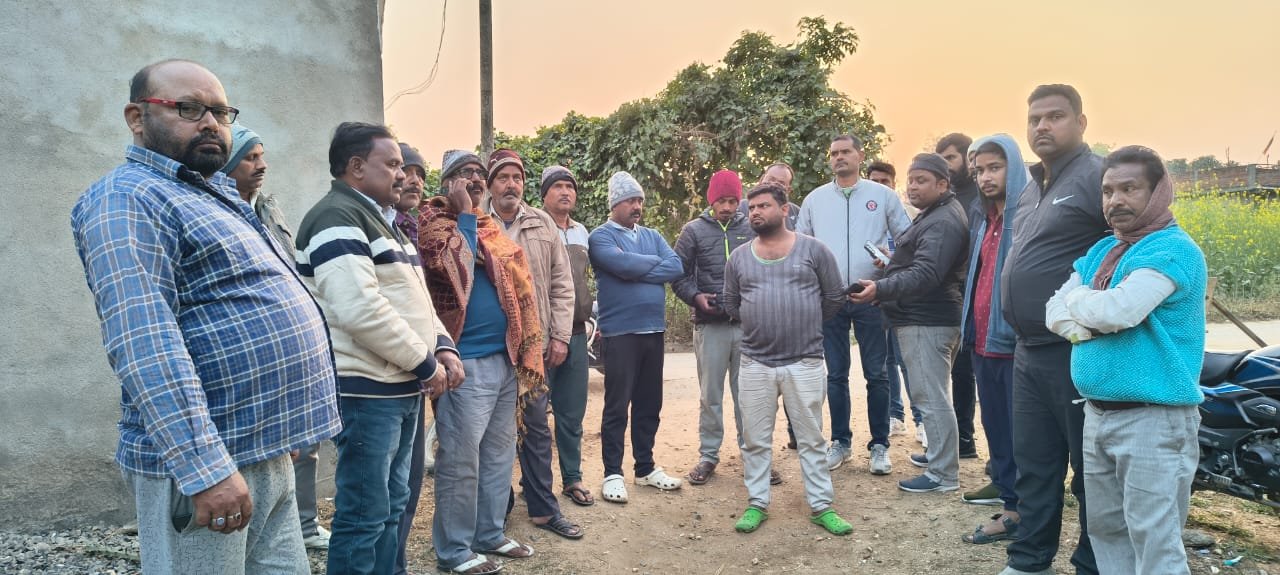 प्रवासी मजदूर संदीप कुमार सिंह की हत्या से परिजनों में मातम,शव के इंतजार में बिलखते स्वजन