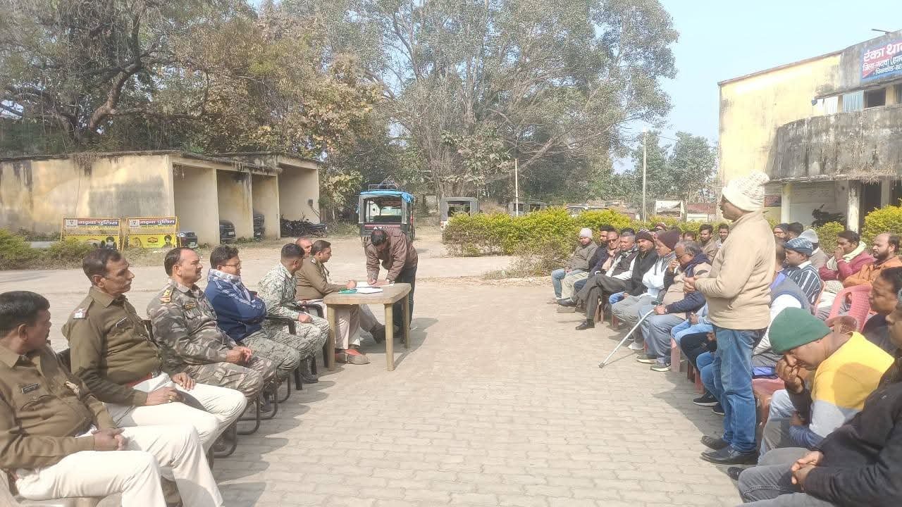रंका थाना में अपराध नियंत्रण बैठक, सीसीटीवी लाइट और नाइट वॉचमैन व्यवस्था पर जोर रंका थाना में अपराध नियंत्रण बैठक, सीसीटीवी लाइट और नाइट वॉचमैन व्यवस्था पर जोर