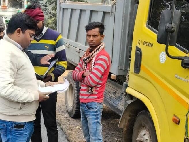 होटवाग में वाहन जांच अभियान, 28 वाहनों की जांच,16 पर कार्रवाई