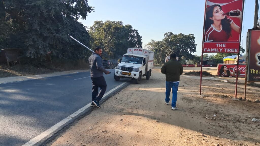 होटवाग में वाहन जांच अभियान, 28 वाहनों की जांच,16 पर कार्रवाई होटवाग में वाहन जांच अभियान, 28 वाहनों की जांच,16 पर कार्रवाई