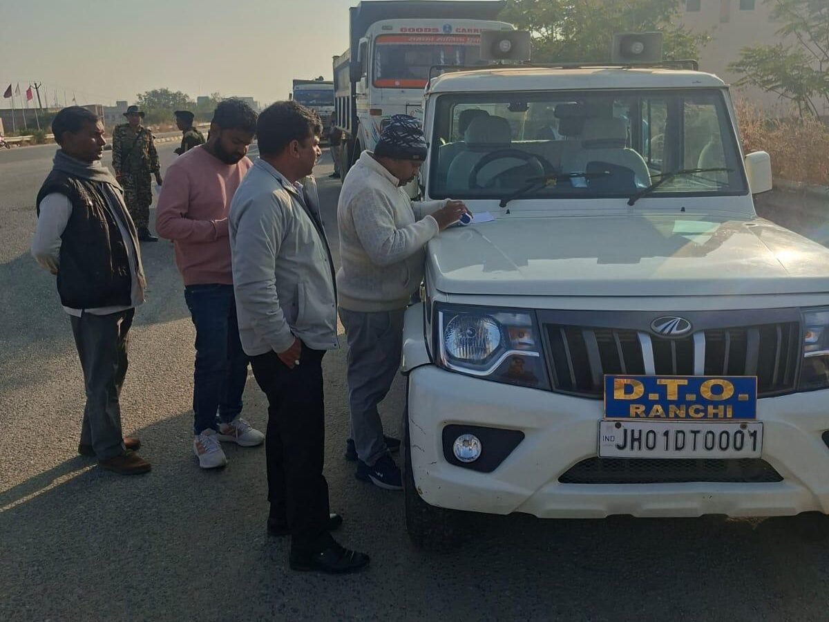 रांची जिला प्रशासन का सख्त वाहन जाँच अभियान,123 वाहनों की जाँच में 2.87 लाख रुपये जुर्माना वसूला रांची जिला प्रशासन का सख्त वाहन जाँच अभियान,123 वाहनों की जाँच में 2.87 लाख रुपये जुर्माना वसूला