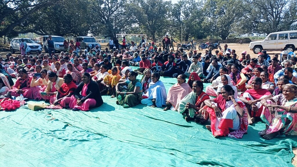 तुरियाडीह गांव में जनसंवाद कार्यक्रम का आयोजन,राष्ट्रीय अनुसूचित जनजाति आयोग की सदस्या आशा लकड़ा हुई शामिल