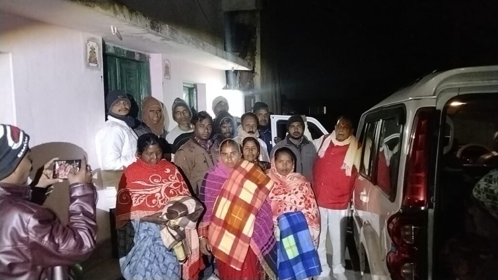 पूर्व मंत्री माधव लाल सिंह ने निजी मद से बांटे कंबल,जरूरतमंदों को मिली राहत