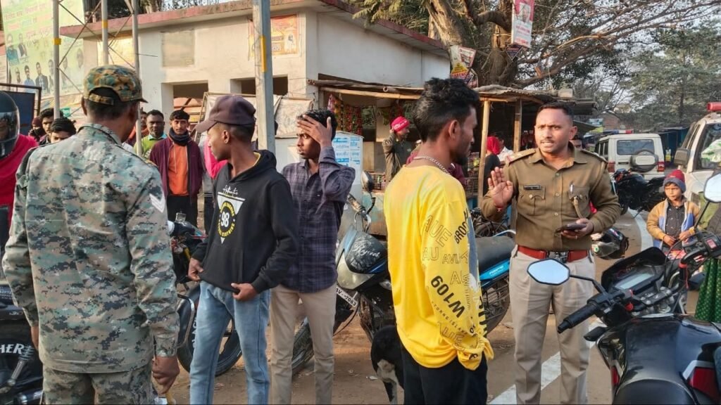 गोमिया:पेटरवार में दोपहिया वाहन जांच अभियान,नियम तोड़ने वालों में मचा हड़कंप