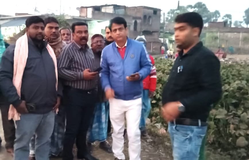 बिंदुपाड़ा पंचायत में विकास कार्यों को लेकर अधिकारियों का निरीक्षण बिंदुपाड़ा पंचायत में विकास कार्यों को लेकर अधिकारियों का निरीक्षण