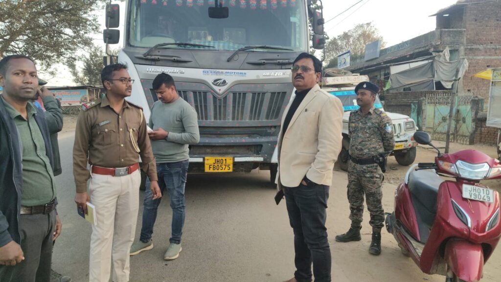 DTO का‘मेगा अटैक’:बॉक्साइट वाहनों की ओवरलोडिंग पर गिरी गाज,शैलेन्द्र बस जब्त; ₹2.20 लाख का रिकॉर्ड जुर्माना DTO का‘मेगा अटैक’:बॉक्साइट वाहनों की ओवरलोडिंग पर गिरी गाज,शैलेन्द्र बस जब्त; ₹2.20 लाख का रिकॉर्ड जुर्माना