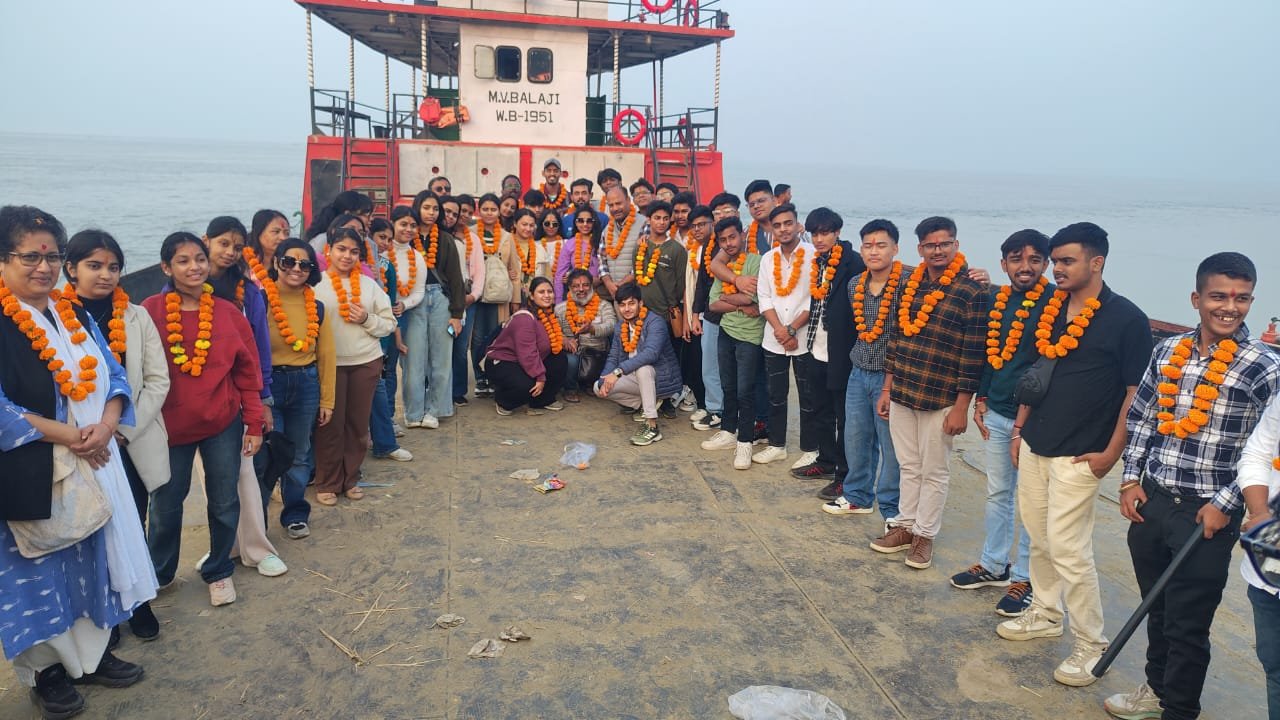 सिलीगुड़ी से आए 50 छात्रों ने किया राजमहल का शैक्षणिक भ्रमण,ऐतिहासिक धरोहरों से हुए रूबरू