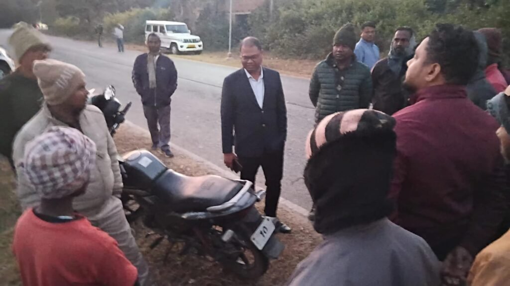 बीडीओ ने ललपनिया रोड पर हेलमेट जांच अभियान चलाया गया