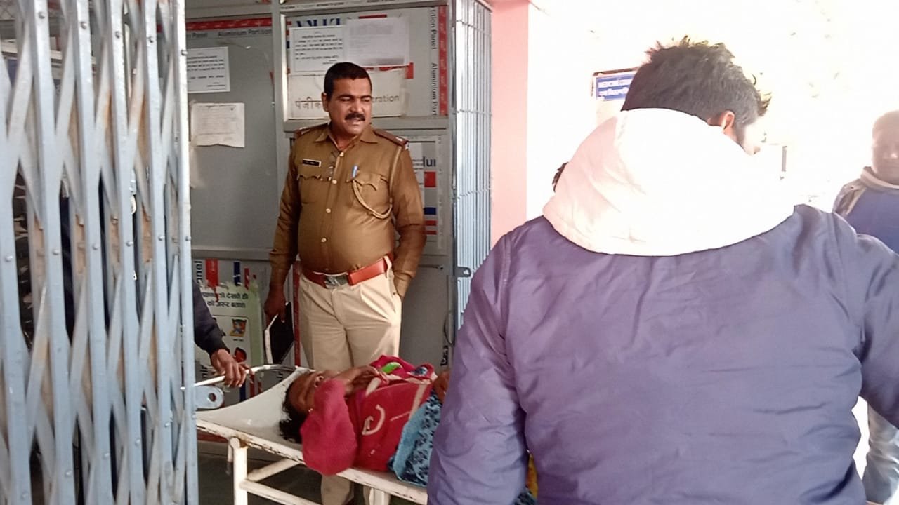 फरक्का एक्सप्रेस से गिरकर महिला गंभीर रूप से घायल,बरहरवा में इलाज के बाद रेफर फरक्का एक्सप्रेस से गिरकर महिला गंभीर रूप से घायल,बरहरवा में इलाज के बाद रेफर