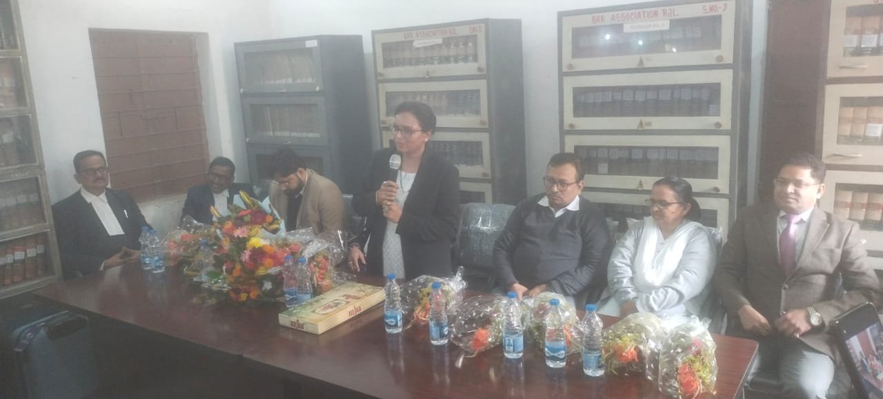 एडीजे प्रथम नीति कुमार का जमशेदपुर स्थानांतरण,अधिवक्ता संघ ने दी भावपूर्ण विदाई एडीजे प्रथम नीति कुमार का जमशेदपुर स्थानांतरण,अधिवक्ता संघ ने दी भावपूर्ण विदाई