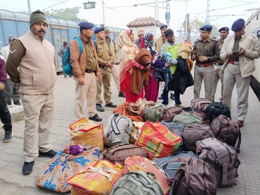 बरहरवा स्टेशन पर आरपीएफ की बड़ी कार्रवाई, फरक्का एक्सप्रेस से कछुआ तस्करी का पर्दाफाश बरहरवा स्टेशन पर आरपीएफ की बड़ी कार्रवाई, फरक्का एक्सप्रेस से कछुआ तस्करी का पर्दाफाश
