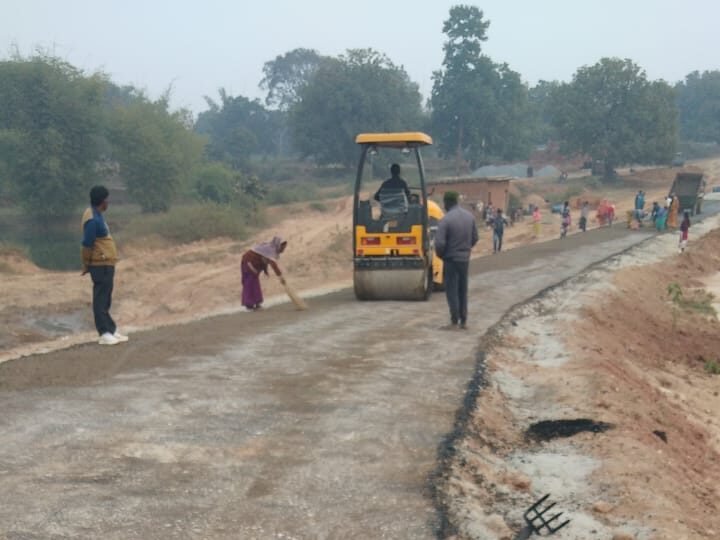 गोमिया में चात्रो-चट्टी से चिलगो पुल तक सड़क निर्माण में अनियमितता का आरोप गोमिया में चात्रो-चट्टी से चिलगो पुल तक सड़क निर्माण में अनियमितता का आरोप